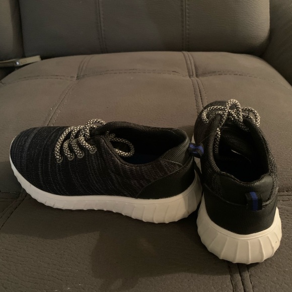 Children’s Shoes - Picture 3 of 3